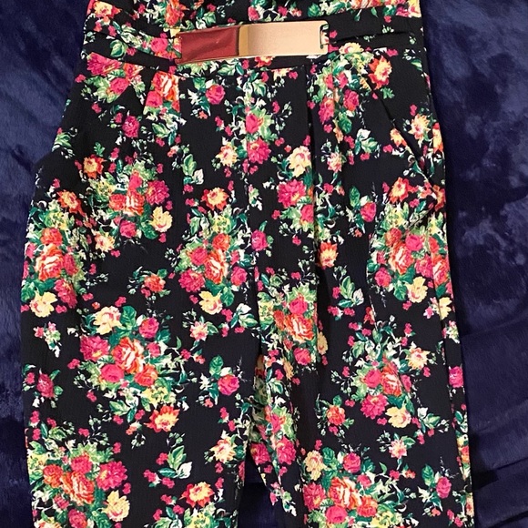 NEW floral jumpsuit - Picture 7 of 8